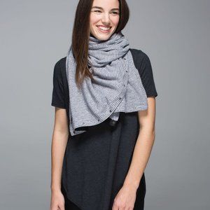 NWOT Vinyasa scarf mini hyper white black stripe